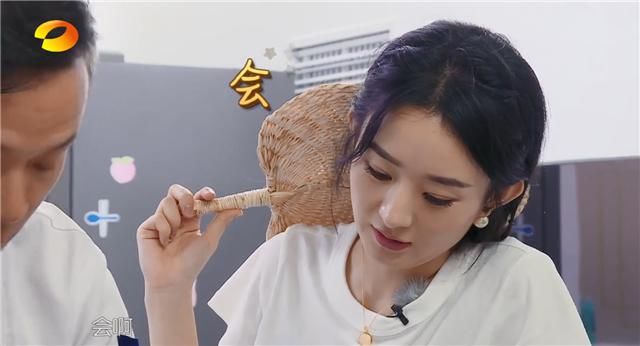  赵丽颖|《中餐厅》赵丽颖首秀厨艺，获林大厨点赞，冯绍峰赚大了