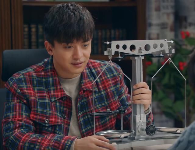  终于|爱情公寓：张伟终于舍得吃“外卖”，看到塑料盒里的面条，打扰了