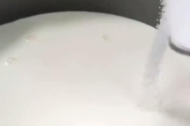 牛奶巧克力|分享一款形似果冻的冰蛋糕,软糯香甜,丝滑爽口,真是太美味了