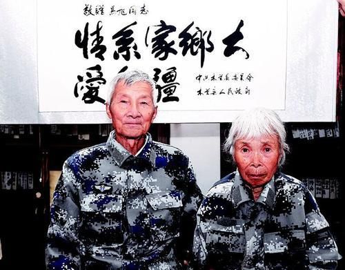  举动|两位老人银行转账千万，慷慨举动不料曝光身份，可敬