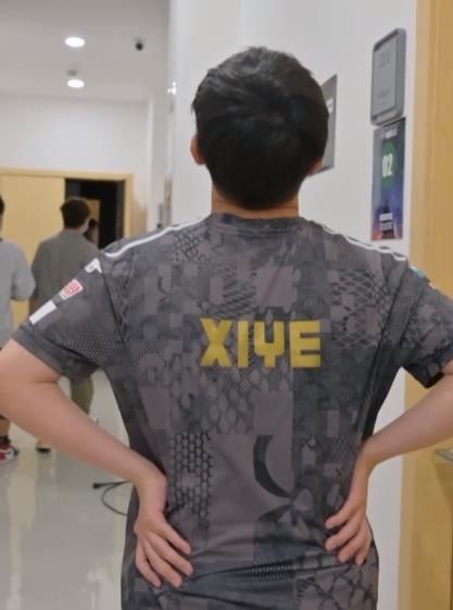 GEN|LGD败给GEN后，队员心态爆炸！xiye一脸失落，小花生彻底自闭了