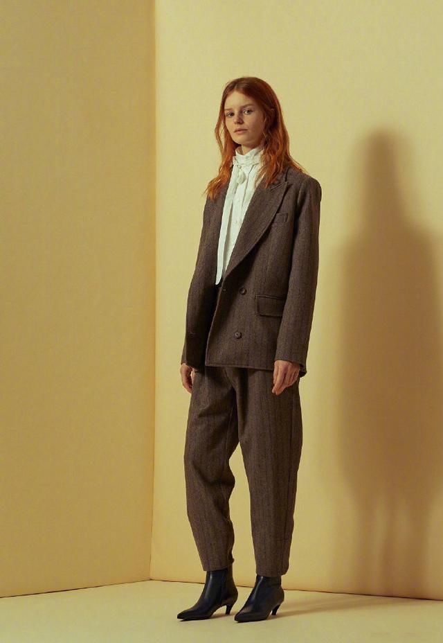 色调|还在为穿搭过于繁杂而困恼吗?是时候为你的穿衣搭配做做减法了