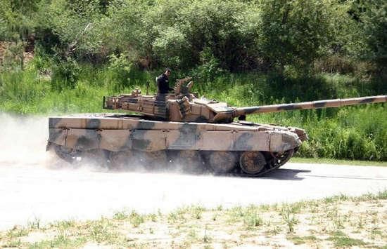  小心|美卫星发现边境异常，白宫提醒印度小心：大批坦克分三路直扑过来