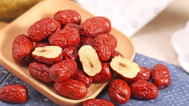 宝宝|宝宝加餐小点心枣泥红薯卷,软糯香甜,营养又美味