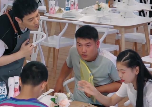 听到|中餐厅的顾客要投诉？听到顾客说的话，为黄晓明和赵丽颖捏把冷汗