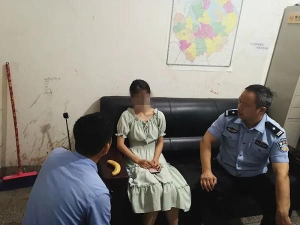 拉住|南昌19岁女孩想要跳湖，县长一把拉住给救下了
