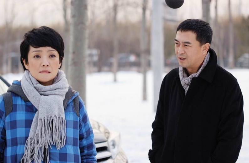  杜珺|50岁张嘉译头发花白走路佝偻，女儿长得像爸爸，但皮肤黝黑脑门宽大