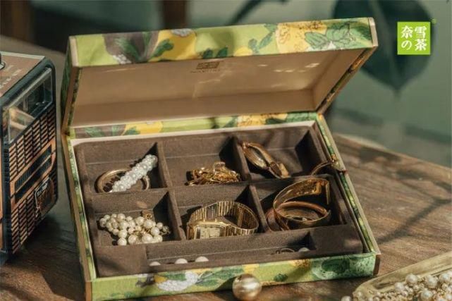  疯狂|燃到不敢认！国货品牌月饼太美了，连老外都要疯狂搞代购