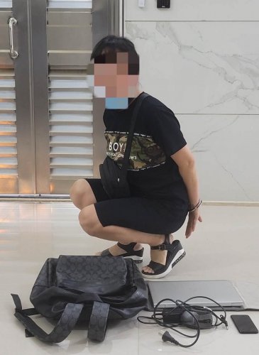走上|女子在商场“顺”走上万财物,警方在她的业主群喊话