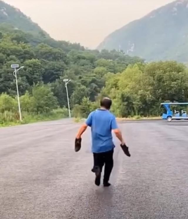  不少|《乡爱》工作人员办婚礼，主演全到齐？网友：省了不少出场费