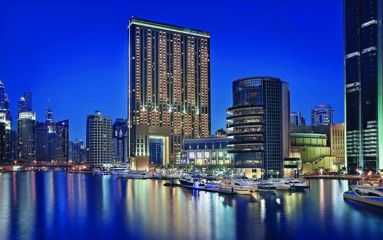 全球|全球第一大人工码头:面积仅4.9平方千米,却被塞进了超200座高楼