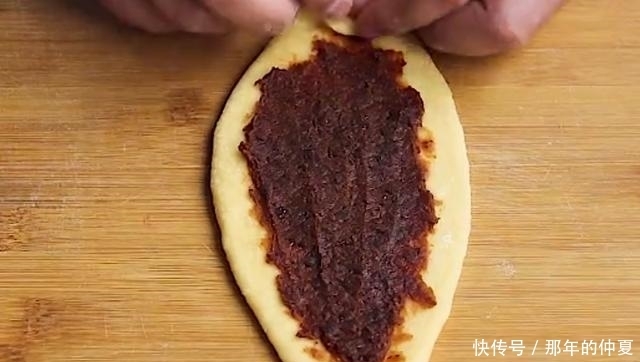 不用|5个鸡蛋加1碗面粉,不用蒸不用烙,简单一做,出锅小孩儿馋哭了