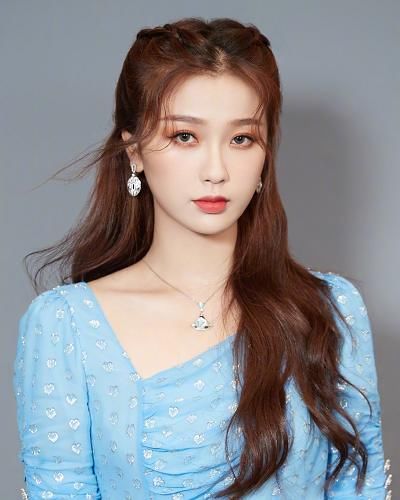 虞书欣|THE9成员八月上行程图:虞书欣翻盘,安崎陆柯燃出道出了个寂寞