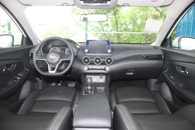 月薪|同级别没对手！月薪8千你会考虑它吗？ 轩逸 vs 福克斯