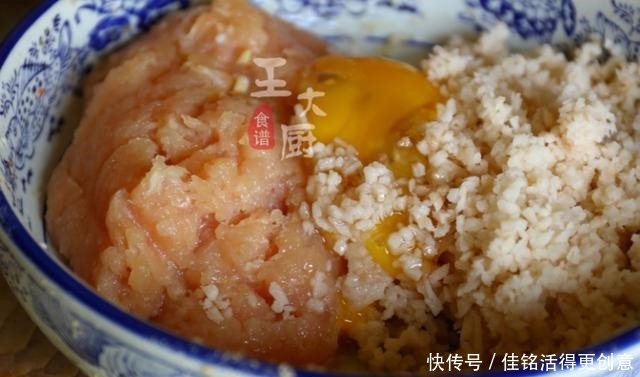 弹牙|莲藕肉丸子汤,丸子爽滑弹牙,汤水清淡鲜香,是你喜欢的味道