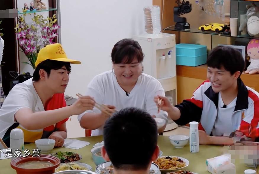  好吃|杨迪妈做的饭菜，鞠婧祎说好吃，离开时谁注意剩了多少？饭量真实