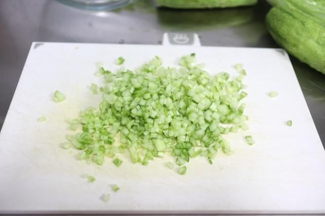 多汁|秋后包饺子，别再吃韭菜馅，这馅的饺子清香多汁，比韭菜爽口多了