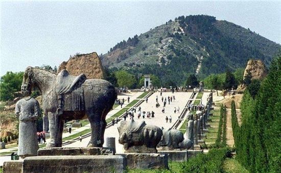 石人|武则天墓前的无头石人，成诡异谜团，真相到底是什么？