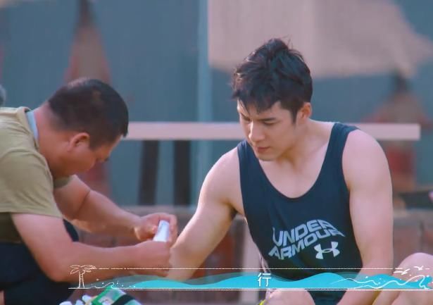 观望|王一博人设翻车?韩东君被尾鳍划伤脚踝,他不为所动观望被骂