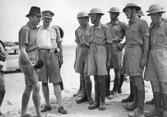  刘雯私服|周迅刘雯变综艺咖 我却种草了她们的“佛系”穿搭