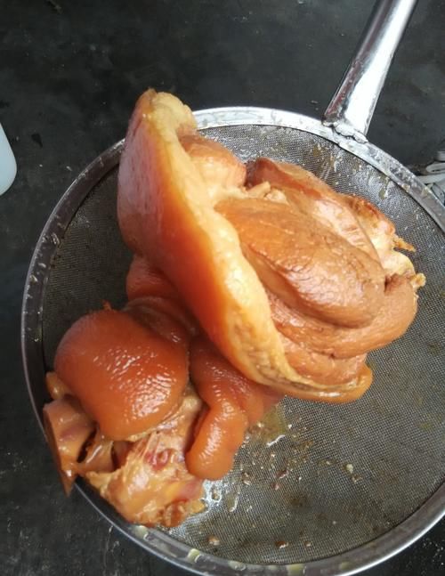 动物油|卤水、酱汤中是否要加入葱油、植物油、香料油、动物油等问题的探讨