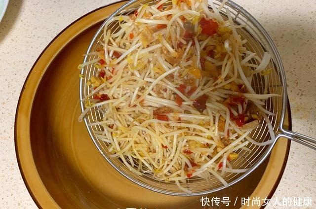 简单|犯懒就做这一锅,简单、省心,却开胃下饭!10多分钟就可端上桌