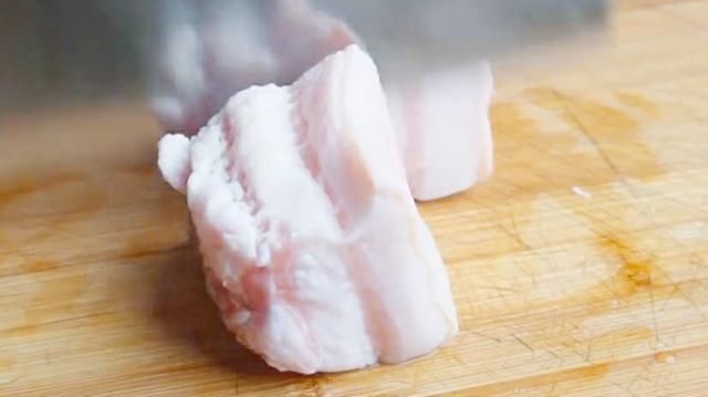  将其|猪肉解冻？很多人第一步就做错了，难怪猪肉解冻慢，赶紧告诉家人
