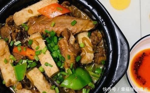 美食|鸭肉芋头粉丝煲，粉糯香甜鸭头有嚼劲，夏日必备美食！