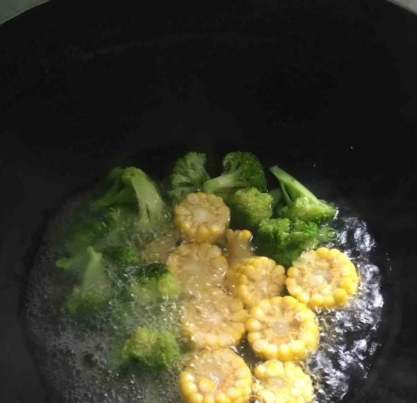  人工合成|超市卖的3种人工合成肉，都是处理过的，对身体不好，你买过吗？