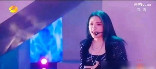  火力|THE9组团的首场演出，虞书欣的开场非常精彩，喻言的火力十足