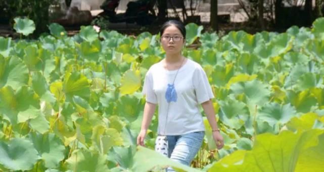 最红|今年最红的北大考古女生：她的泪里，藏着2.9亿农民工的痛
