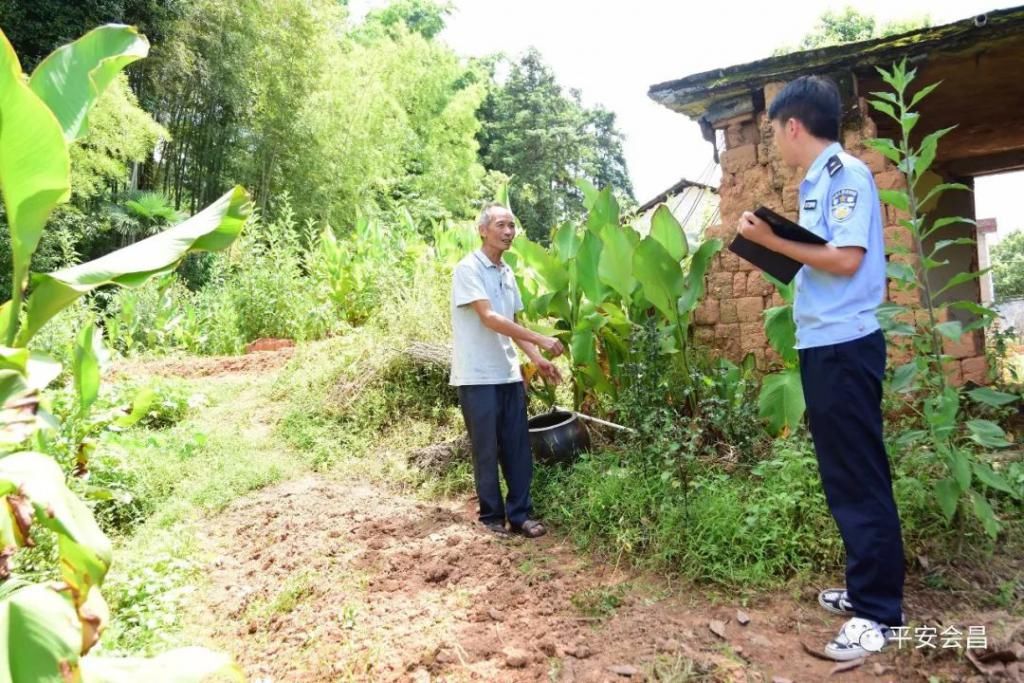 下跪|会昌一小偷面对两位六旬老人下跪求饶，该不该原谅？