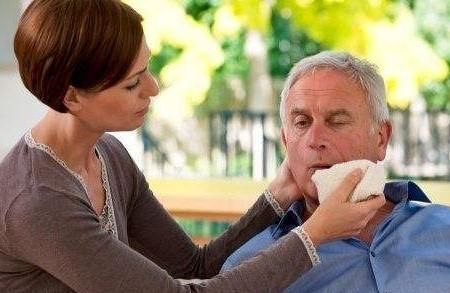  先兆|头晕、手发麻、言语不清？是脑梗先兆！4种食物让大脑年轻10岁