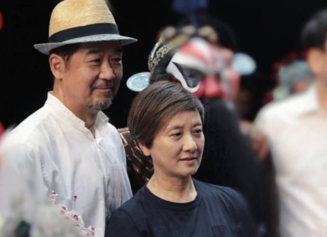 不再|她二婚嫁给张国立,却为了继子不再生子;如今63岁家庭幸福美满