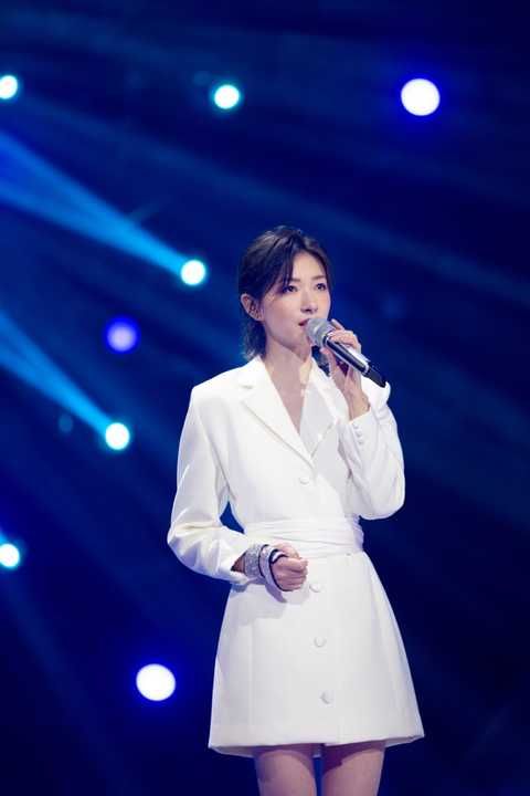  蔡徐坤|《青春芒果夜》朱一龙黄晓明蔡徐坤点燃青春，姐姐们舞台燃炸全场