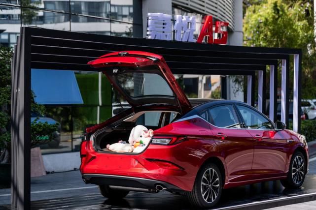  腰间盘|比腰间盘还突出，10万元落地的家轿还能这么玩？