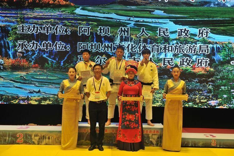  摔跤|阿坝州运动员勇夺“净土阿坝”青少年国际式摔跤柔道邀请赛首金！