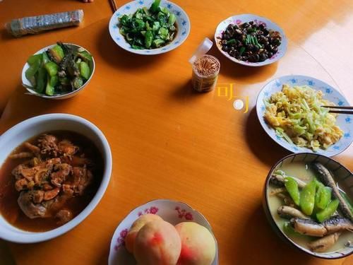  喜欢|去公公婆婆家吃午餐，5个人5个菜，我们专挑老人喜欢的菜做