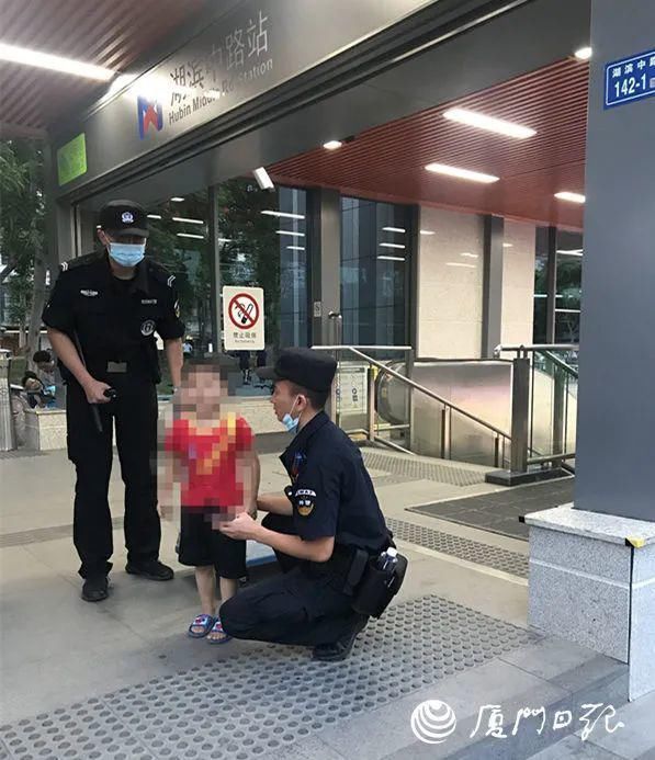  男孩|5岁男孩拉着手推车，准备下地铁“离家出走”！巡警一问，他哭着说…