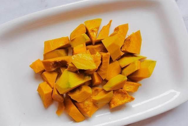  食材|秋后南瓜正当时，加入这4种食材一起煮，香甜软糯真好喝