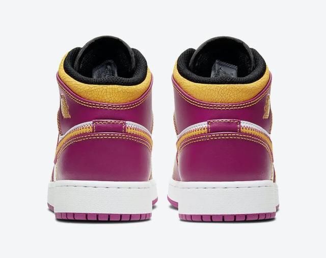 曝光|亡灵节专属配色，AJ1 Mid“Familia”曝光，鞋舌成为最大亮点