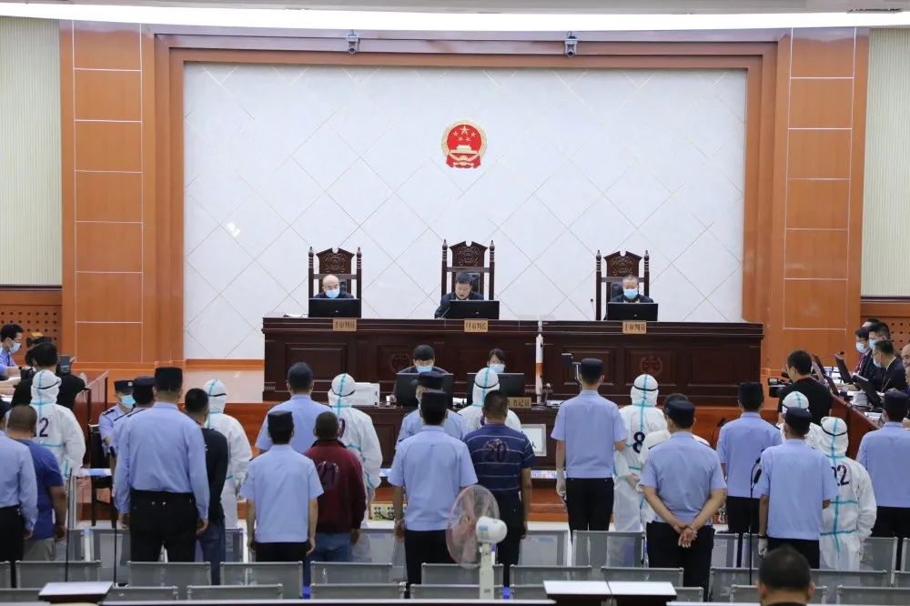  涉恶|阿拉善桑龙等22人涉恶案件公开审理