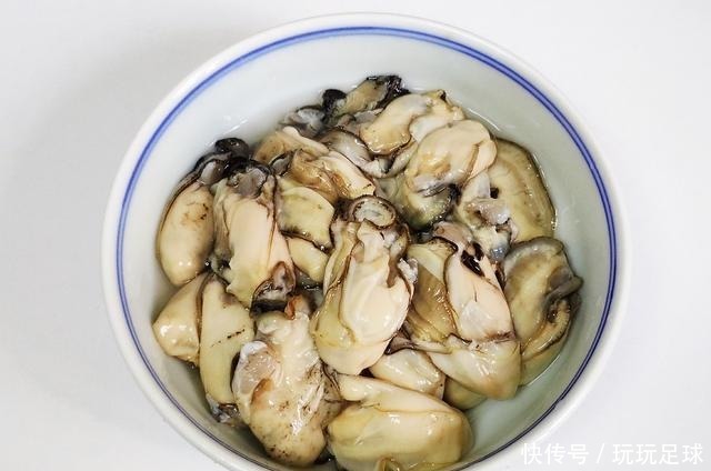 新鲜的生蚝|秋天，不要错过美味的生蚝，学过这3步，挑选到汁肥肉嫩的生蚝