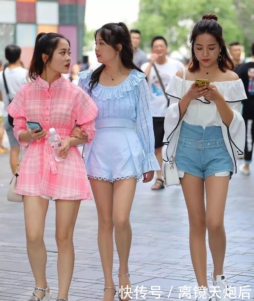 默契|闺蜜三人出门逛街,偏偏都爱上了百搭阔腿短裤,减龄大方超有默契