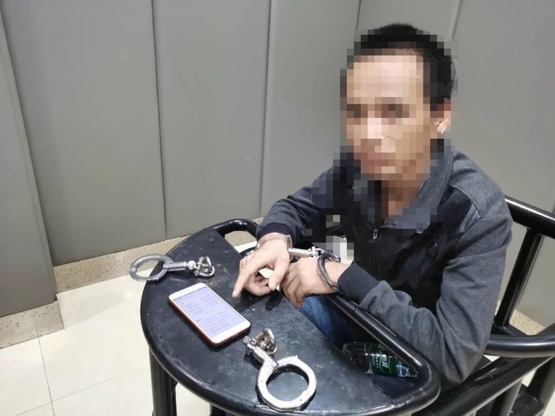  路上|上班路上开车打电话致同事被撞伤，警方却发现肇事男子昨天就已辞职，一查竟是蹲守一晚的蓄意报复