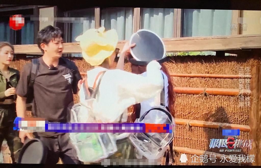  钥匙|孔雪儿下重手？雷佳音被她用道具砸头后，面色难看疑似生气