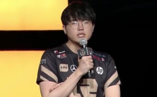 小龙|RNG无限火力五黑惩罚，小龙堡在线表白姿态：我能当你男朋友吗