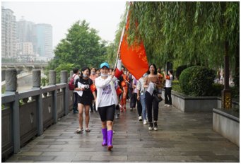 携手|巾帼携手重建家园 突击队下沉社区服务群众