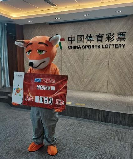 注一等奖|黔南州购彩者领取体彩大“礼包”