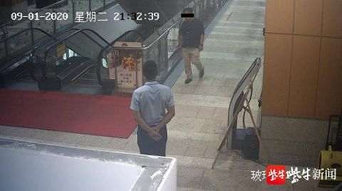 热心|女子汗蒸房内被陌生男子亲一口 热心市民勇敢指认“猥琐男”